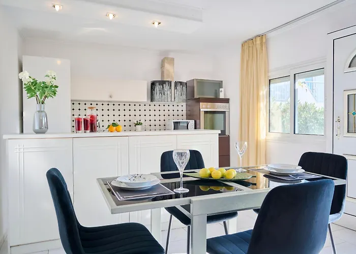 מלון Evlogia Seafront And Anex By Greek Pride 4*