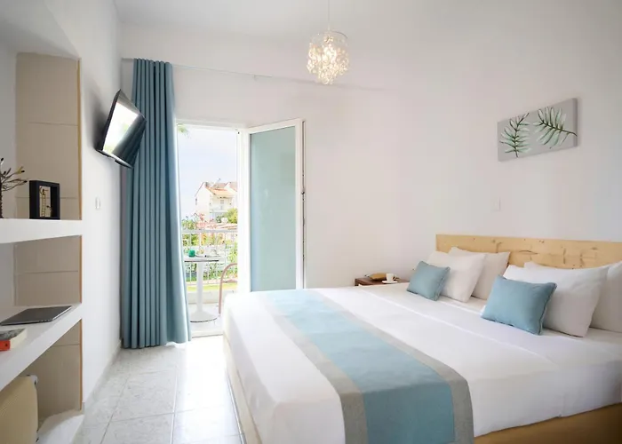 מלון Evlogia Seafront And Anex By Greek Pride 4*