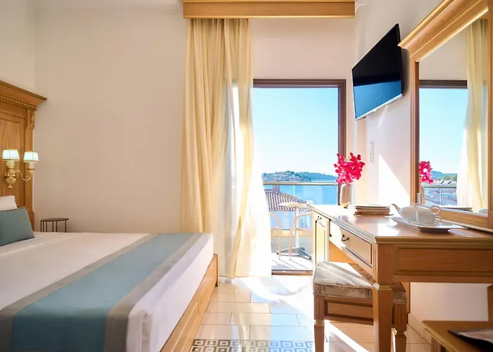 מלון Evlogia Seafront And Anex By Greek Pride 4*