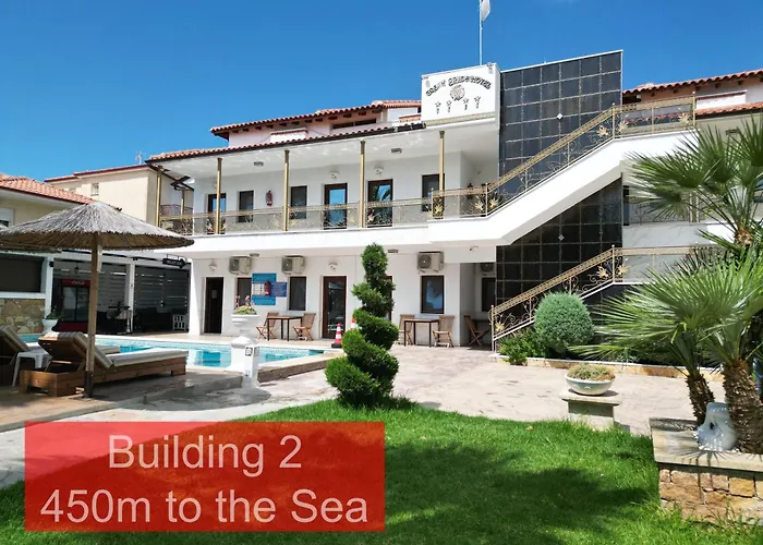 מלון Evlogia Seafront And Anex By Greek Pride 4*