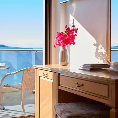 Отель Evlogia Seafront And Anex By Greek Pride 4*